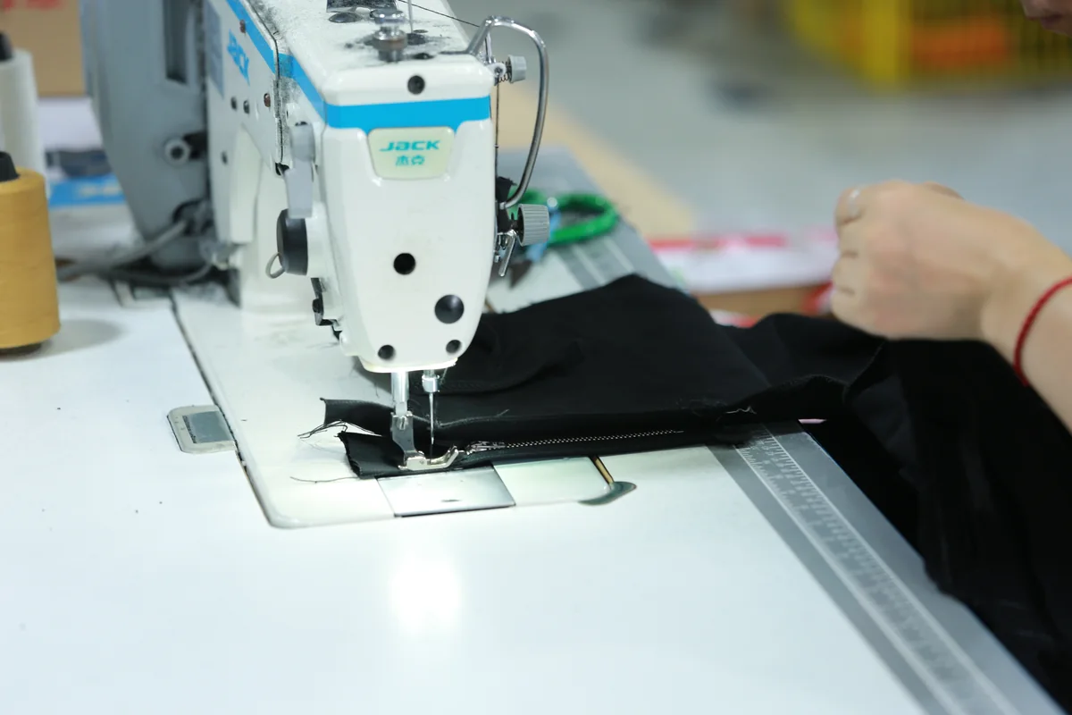 Sample construction in the Helian atelier